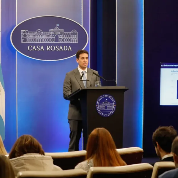 "La película es una de las mejores de la historia": el Gobierno volvió a defender su política económica
