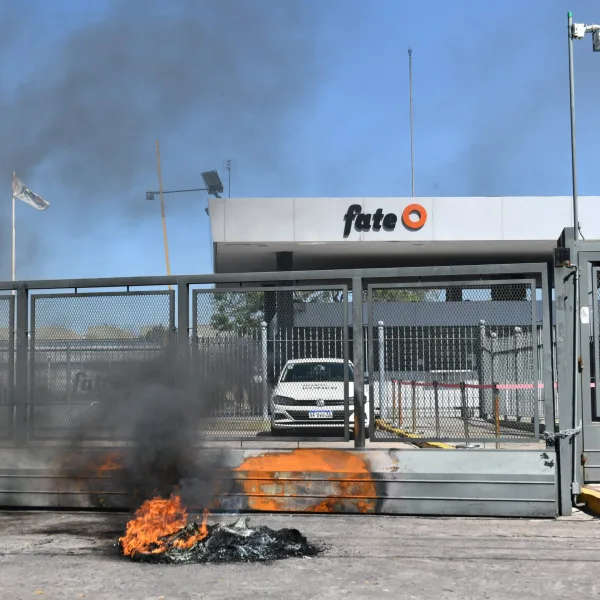 Despidos en Fate: la Justicia ordenó desalojar a los trabajadores del predio tras siete meses