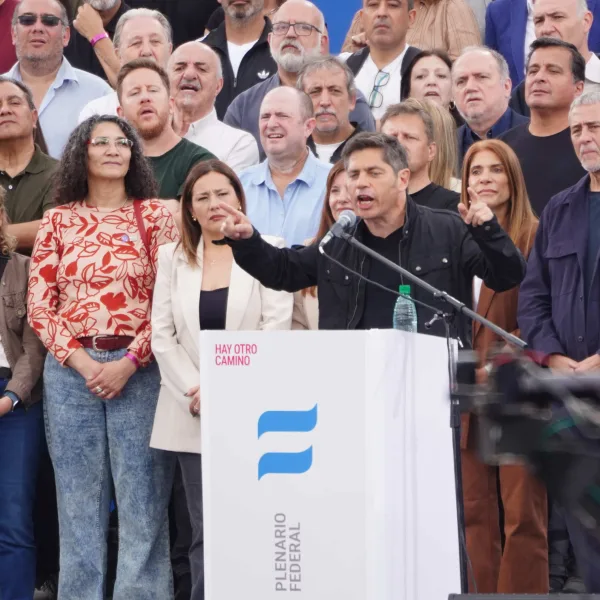 Kicillof llamó a construir una alternativa para enfrentar a Milei