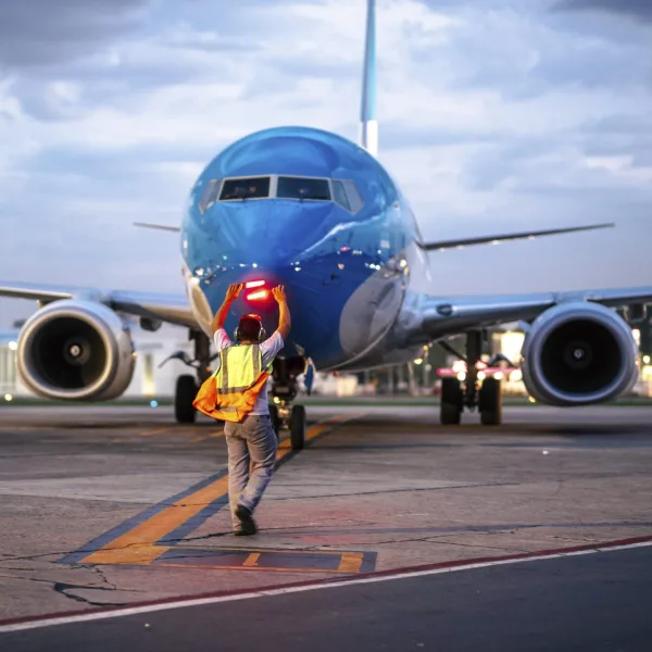 Visita del papa León XIV: Aerolíneas Argentinas asumirá los traslados oficiales