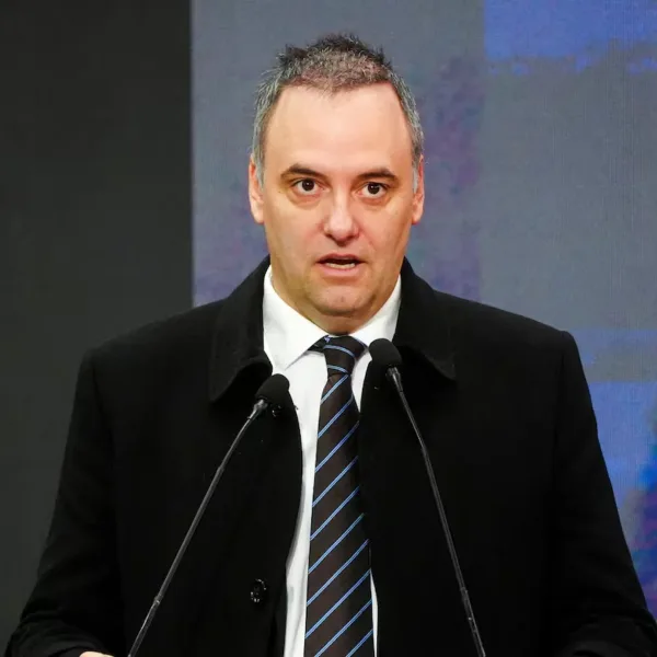 Adorni presentó un escrito ante la Justicia para justificar su patrimonio