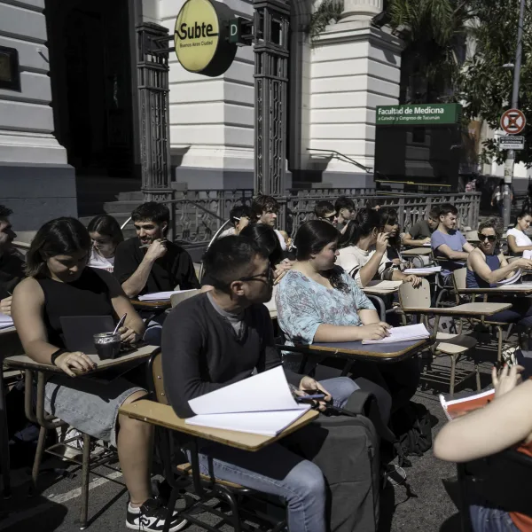 La Justicia intimó al Gobierno a actualizar salarios y becas universitarias