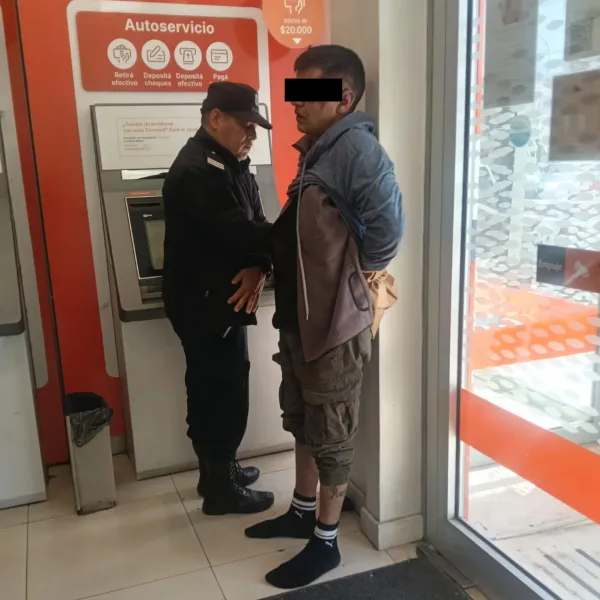 Tensión en La Matanza: clientes reducen a delincuente que intentó robar un banco