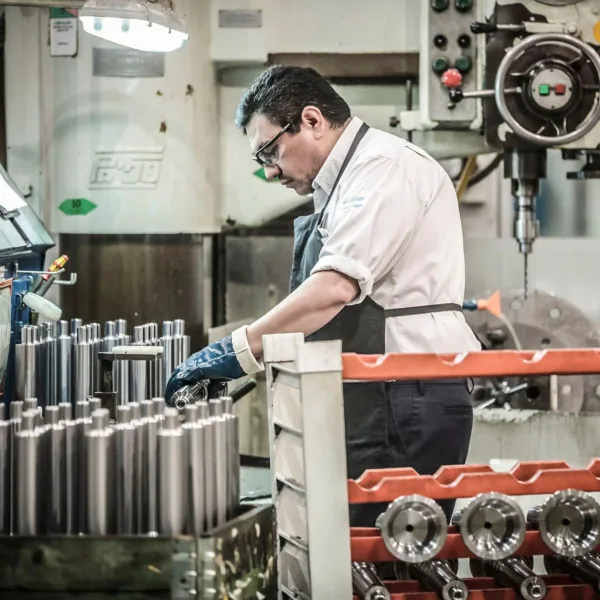La actividad económica cayó 2,9% en julio y registró el nivel más bajo del año