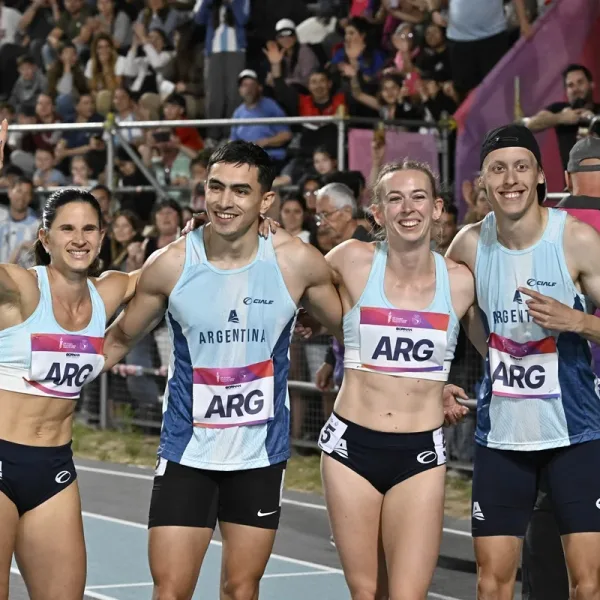 Argentina brilló en canotaje, raquetball y tuvo una gran remontada en la 4x400 para llevarse el oro