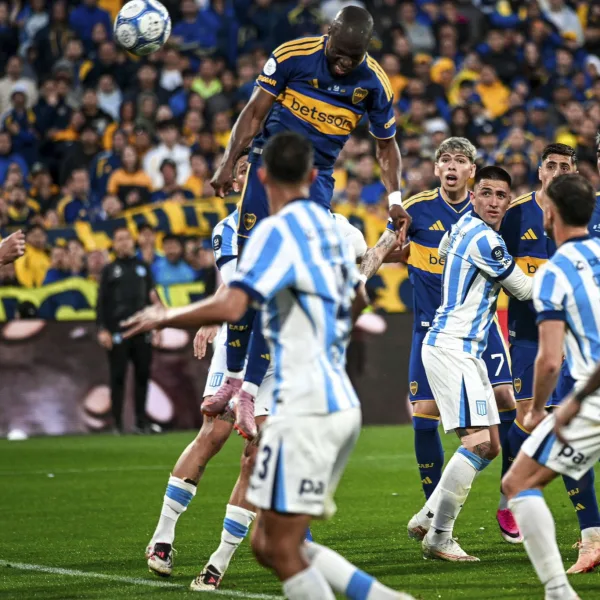 Boca le ganó 3-2 a Racing con un triplete de Enner Valencia y avanzó en la Copa Argentina