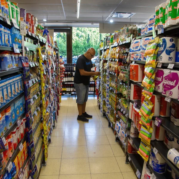 Caída del consumo en el mes de agosto: la demanda de los hogares bajó un 1,1%
