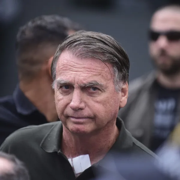 Bolsonaro pidió anular su condena por golpismo a tres días de las elecciones en Brasil