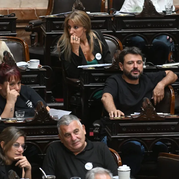 La oposición citó a una sesión en Diputados para derogar el DNU 70/2023