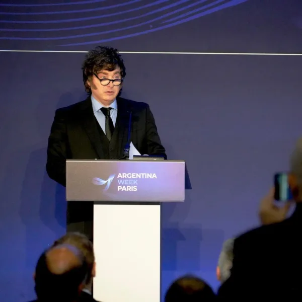Milei desde Francia: ratificó la disciplina fiscal y apuntó contra los "gerentes de la pobreza"