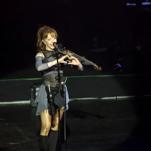A 9 años de su última visita, Lindsey Stirling presentó su “Duality Tour” en Buenos Aires: “Nunca dejen de brillar”