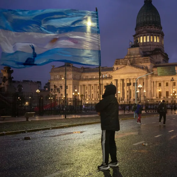 La Justicia rechazó frenar la Ley de Tierras y le dio cinco días al Gobierno para responder