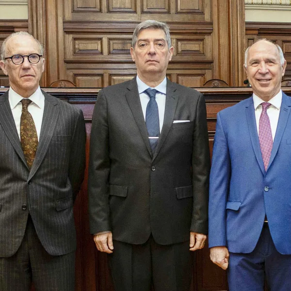 Ley de Tierras: convocan a dos conjueces en la causa que cuestiona el DNU 70/2023