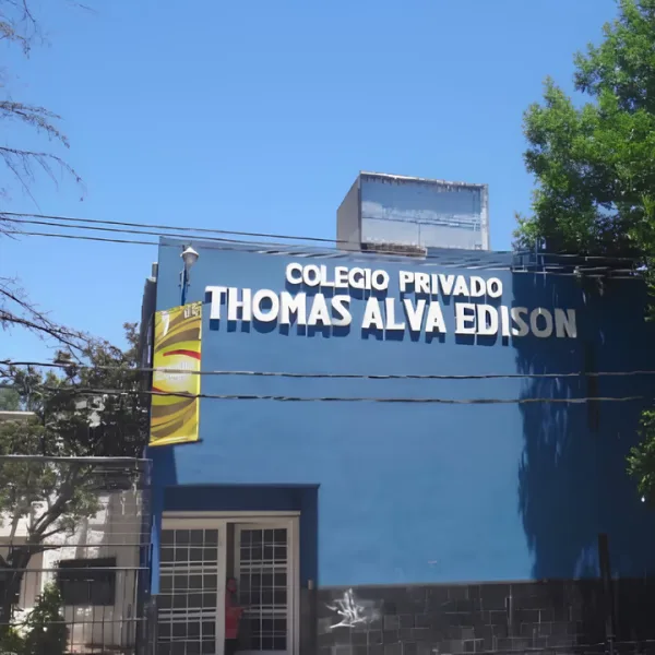 Ituzaingó: nueva denuncia en una escuela por la distorsión de fotografía de alumnas con IA
