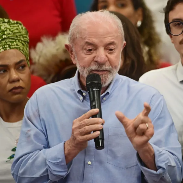 Lula da Silva: “Vamos a ganar estas elecciones, el país no volverá a ser gobernado por el fascismo”,
