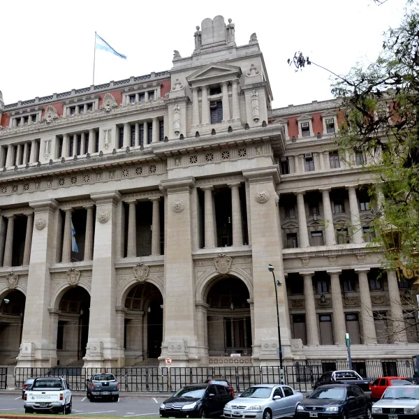 La Corte Suprema suspendió el artículo del DNU 70/23 que derogaba la Ley de Tierras