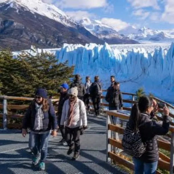 Casi 1,5 millones de turistas viajaron por el país en el fin de semana largo pero el gasto real cayó un 2,2%