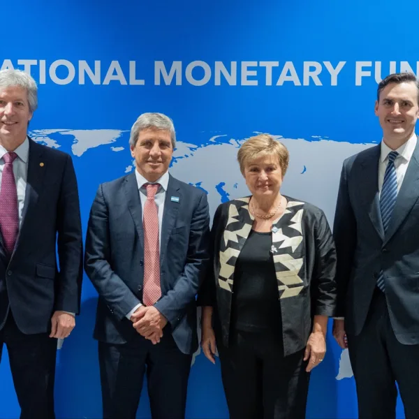 Pese a recortar el crecimiento, el FMI fue "muy elogioso" con la disciplina fiscal del Gobierno