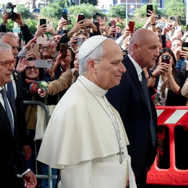 El Vaticano informa que el Papa pasó una primera noche "tranquila" tras la operación por cáncer de pulmón