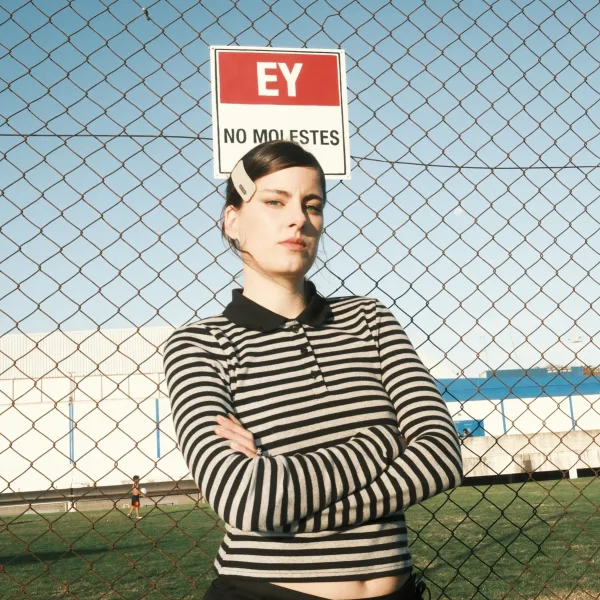 De la catarsis al pogo: Chechi de Marcos presentó su nuevo disco, “Ey, no molestes”