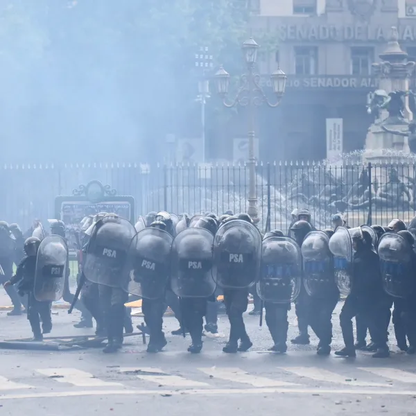 Cruces entre el Gobierno y la oposición por la represión durante la marcha universitaria