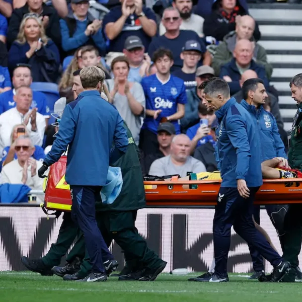 Máxima preocupación por el Dibu tras sufrir un fuerte golpe en el triunfo de Chelsea ante Everton