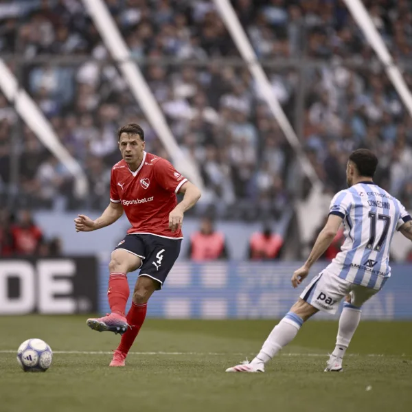 Racing e Independiente empataron 1-1 en el clásico de Avellaneda