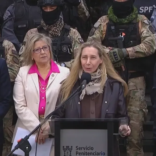 Karina Milei encabezó el acto por el traslado de los presos de Devoto a Marcos Paz
