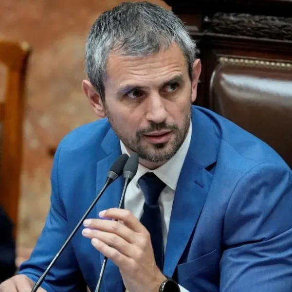 El Gobierno posterga el debate de la Ley de Malvinas y negocia cambios por las críticas de la oposición y EEUU
