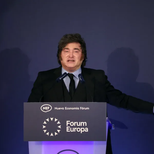 En España, Milei calificó de "impresentable" y "dictador" a Pedro Sánchez