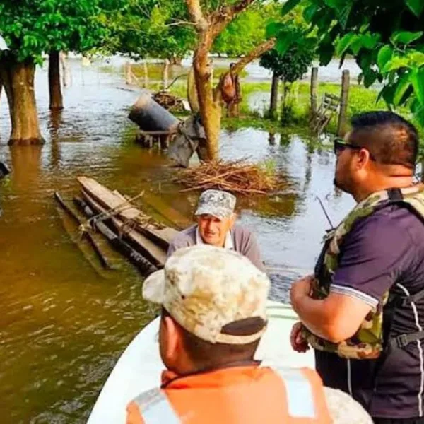 Chaco: La crecida del río Paraná inundó barranqueras y obligó a evacuar a mas de mil familias