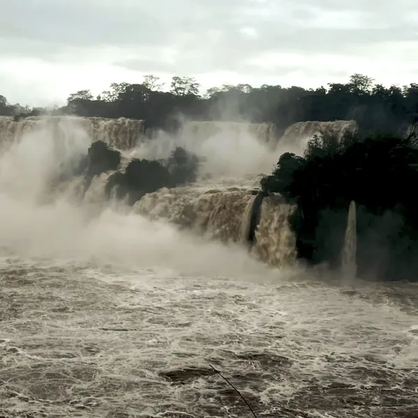 Temporal en Misiones: volvieron a cerrar el Circuito Superior de las Cataratas y hay 154 evacuados