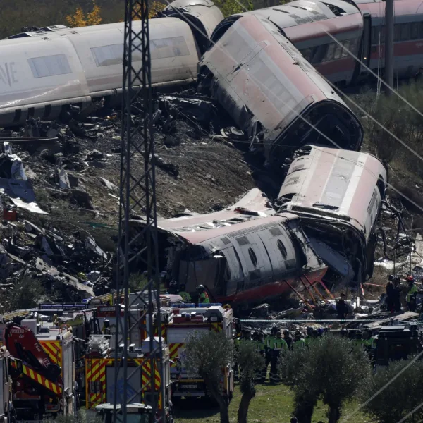 Choque de trenes en España: al menos 64 muertos y más de 100 heridos