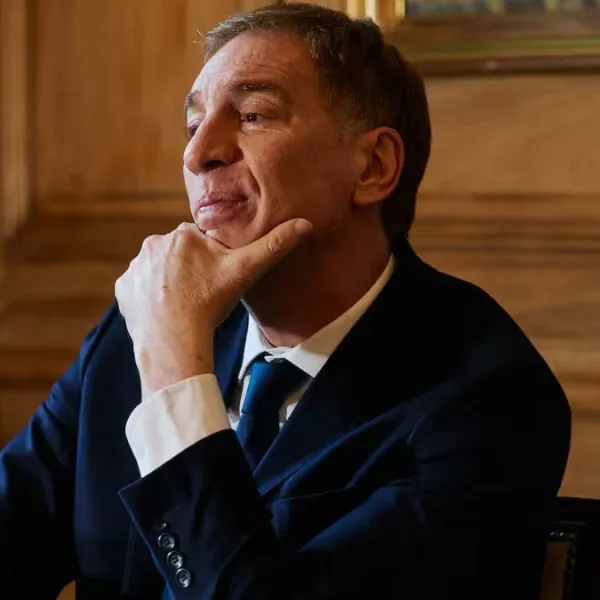 Santilli defendió la salida de Flávio Bolsonaro de Argentina y negó que tuviera restricciones de Interpol