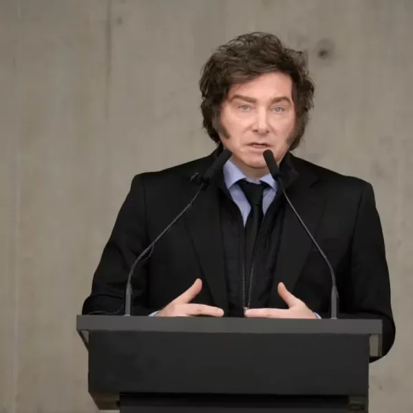 Javier Milei volvió a cargar contra los periodistas y anunció un nuevo libro